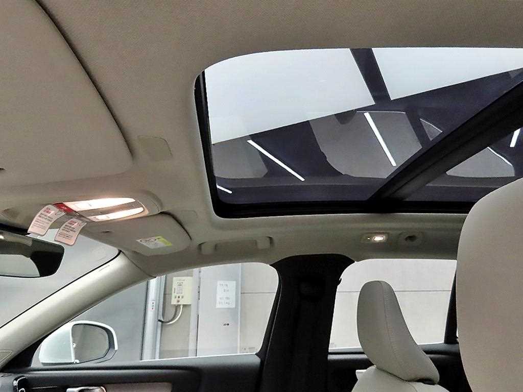 Volvo XC40 2025 Blanco - Importación desde Corea - HF Imports Iquique - Foto 16