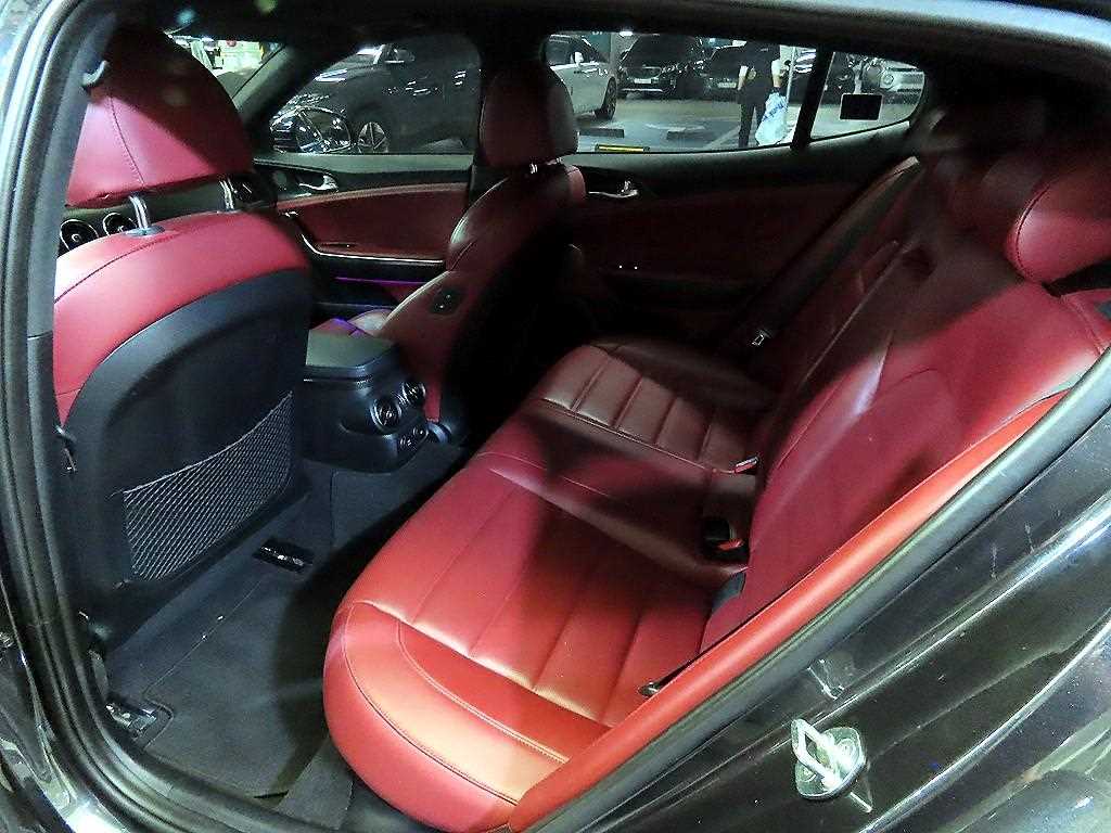 KIA Stinger - Vista 7