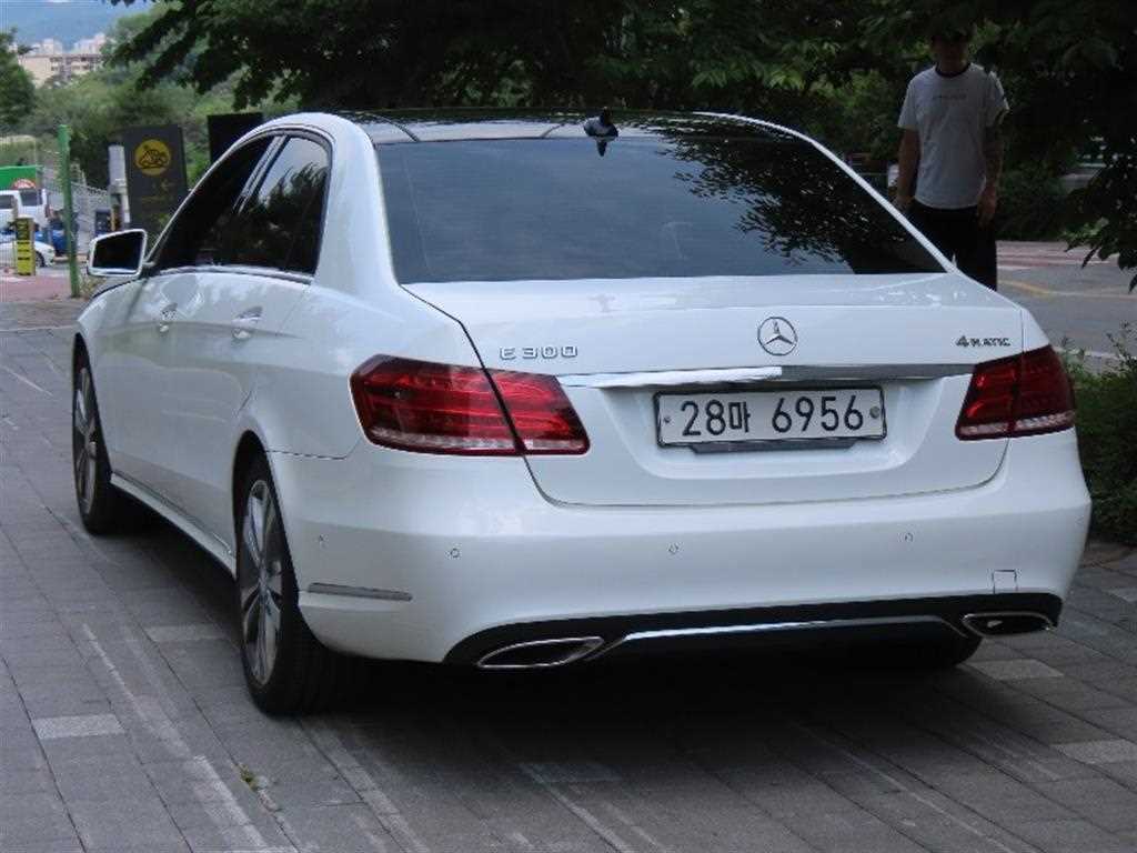 Mercedes Benz E class - Vista 4