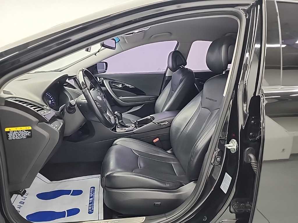 HYUNDAI Grandeur - Vista 11