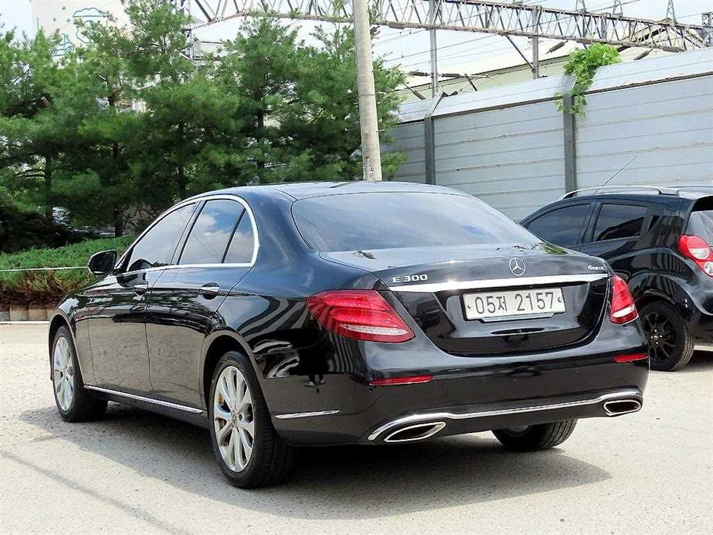 Mercedes Benz E class - Vista 3