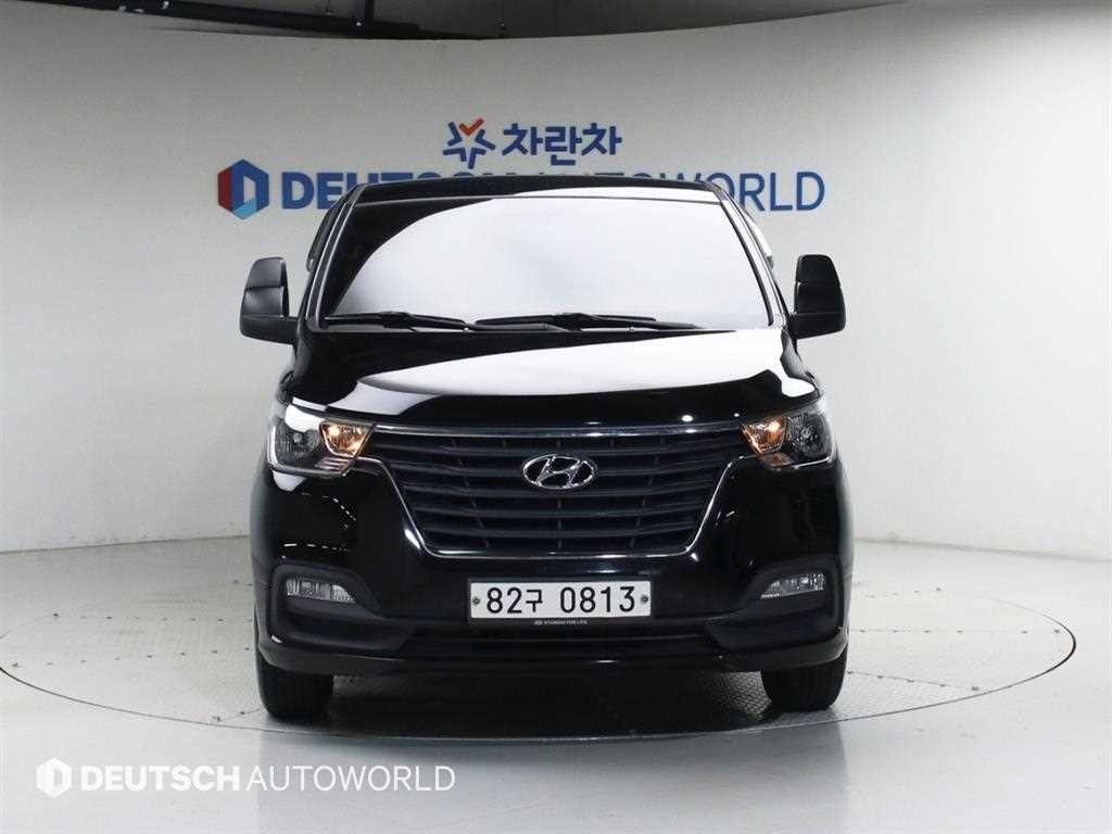 HYUNDAI Starex - Vista 3