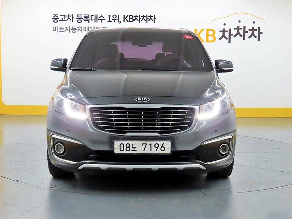 KIA Carnival - Vista 2