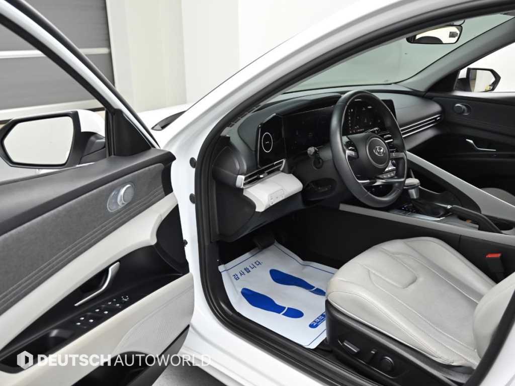 HYUNDAI Avante - Vista 10