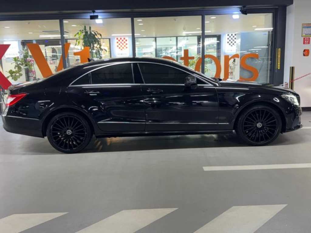 Mercedes Benz CLS Class - Vista 3