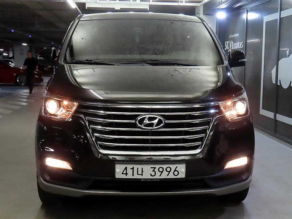 HYUNDAI Starex - Vista 2