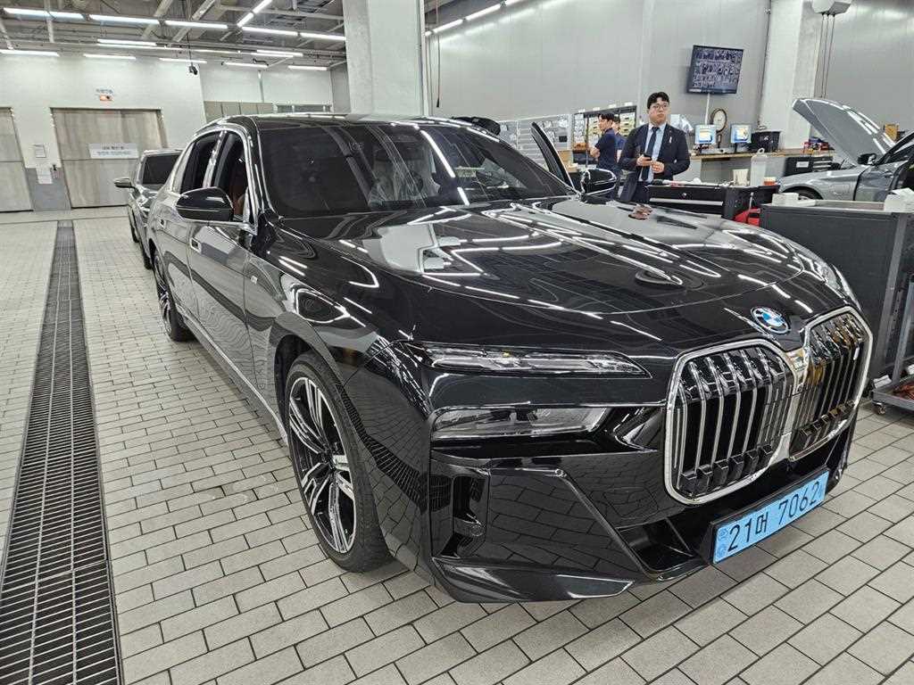 BMW i7 - Vista 2