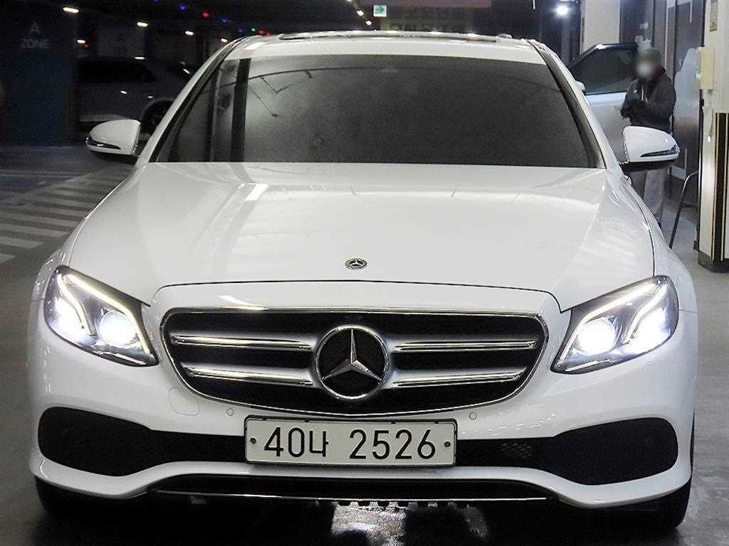 Mercedes Benz E class - Vista 2