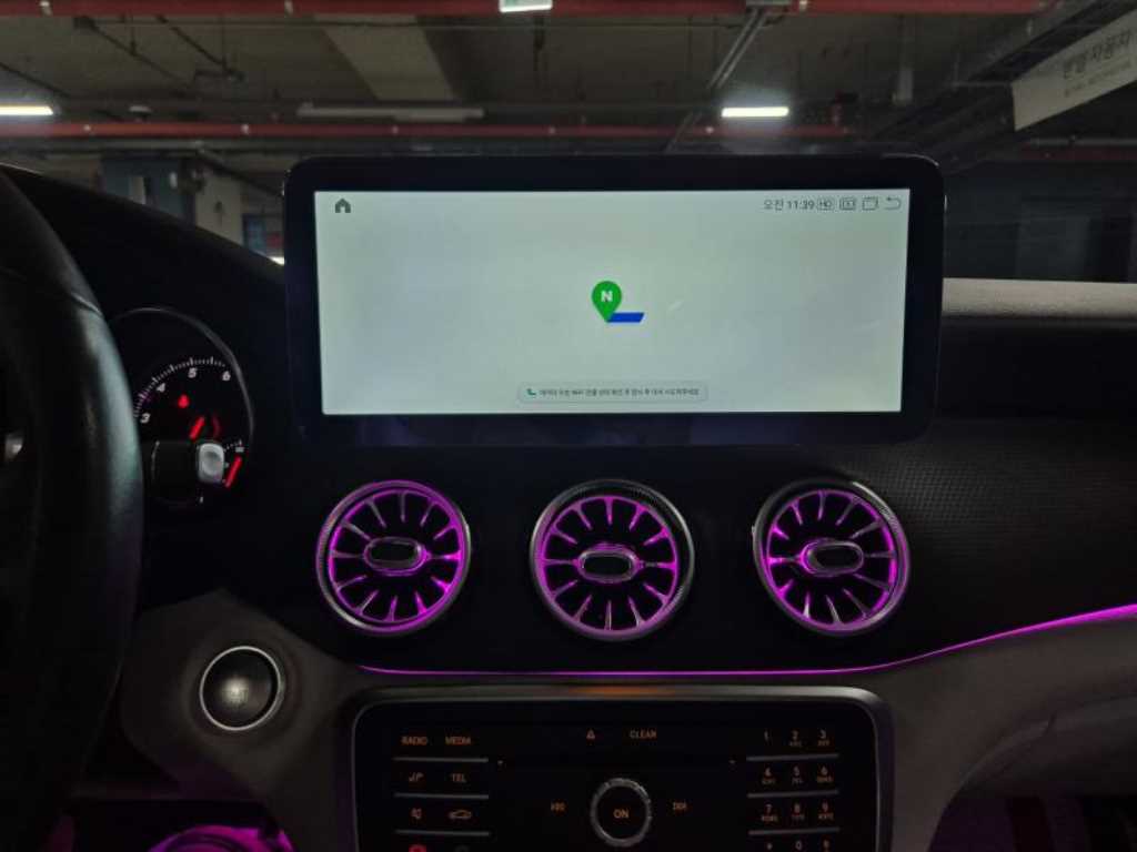 Mercedes Benz GLA Class - Vista 12