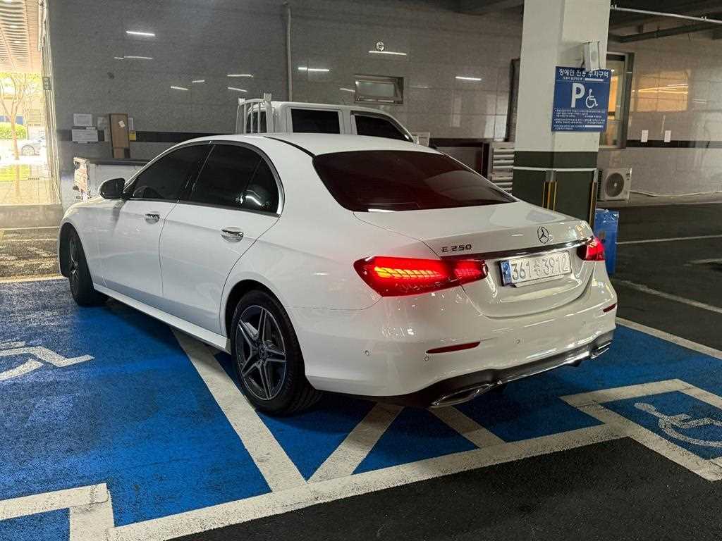 Mercedes Benz E class - Vista 6