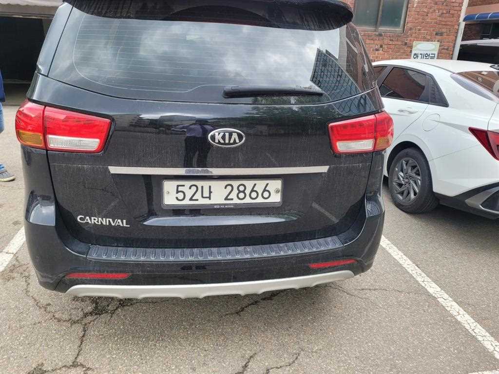 KIA Carnival - Vista 2