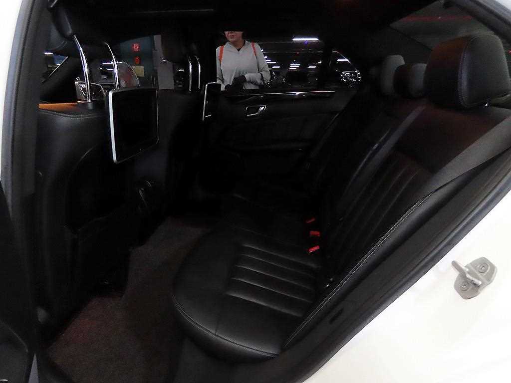 Mercedes Benz E class - Vista 7