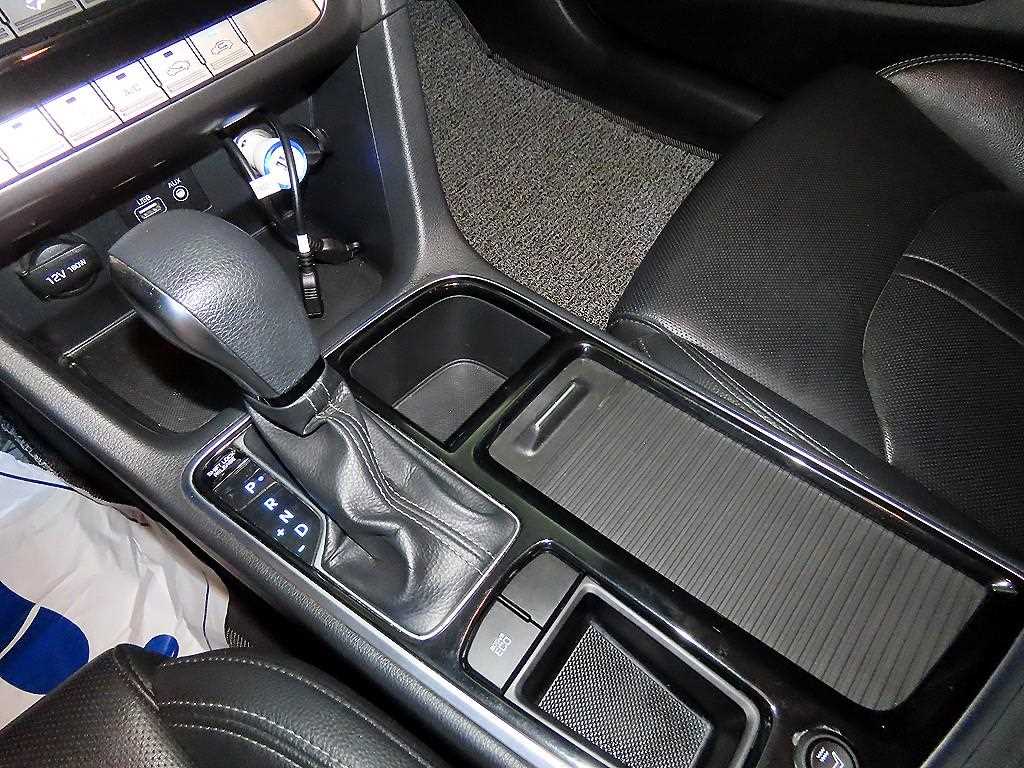 HYUNDAI Sonata - Vista 12