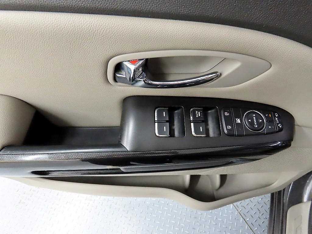 KIA Carnival - Vista 11