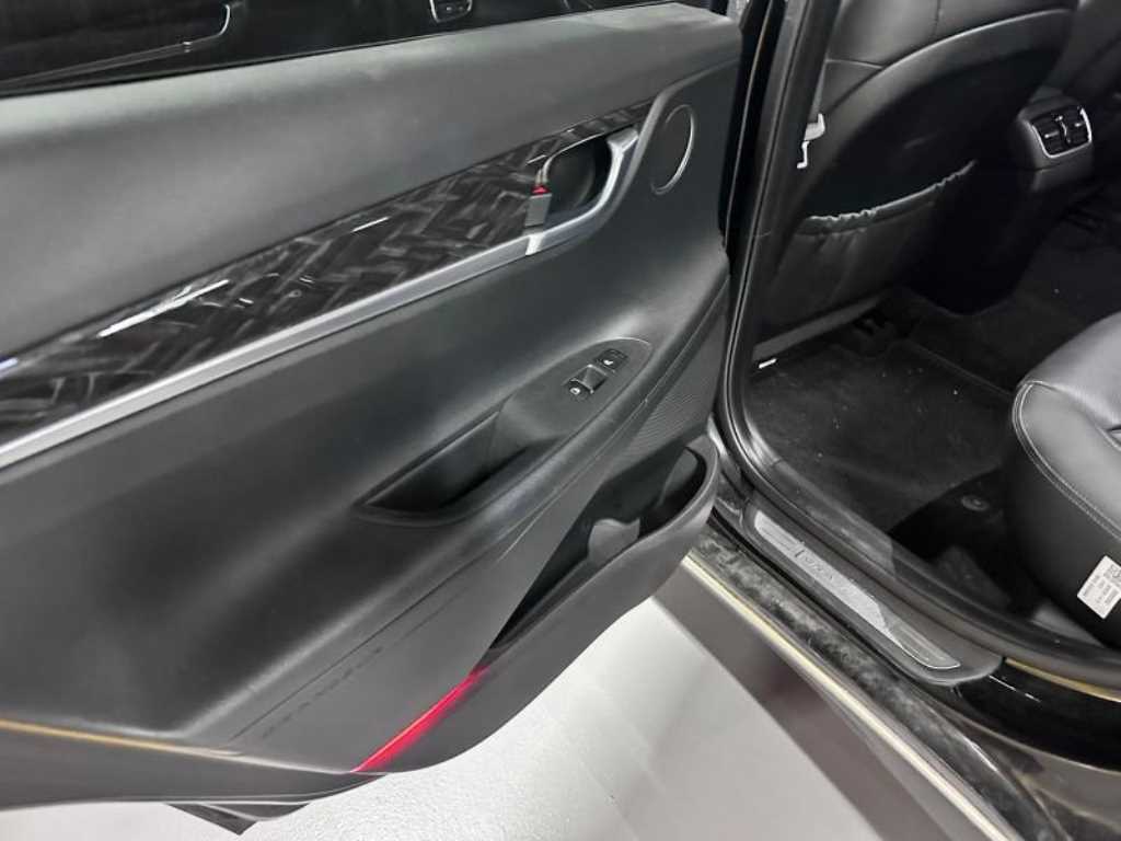 HYUNDAI Grandeur - Vista 9