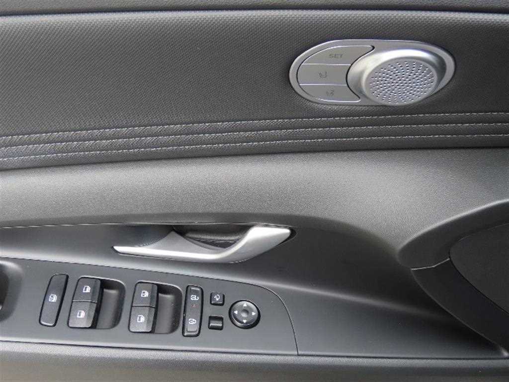 HYUNDAI Avante - Vista 12