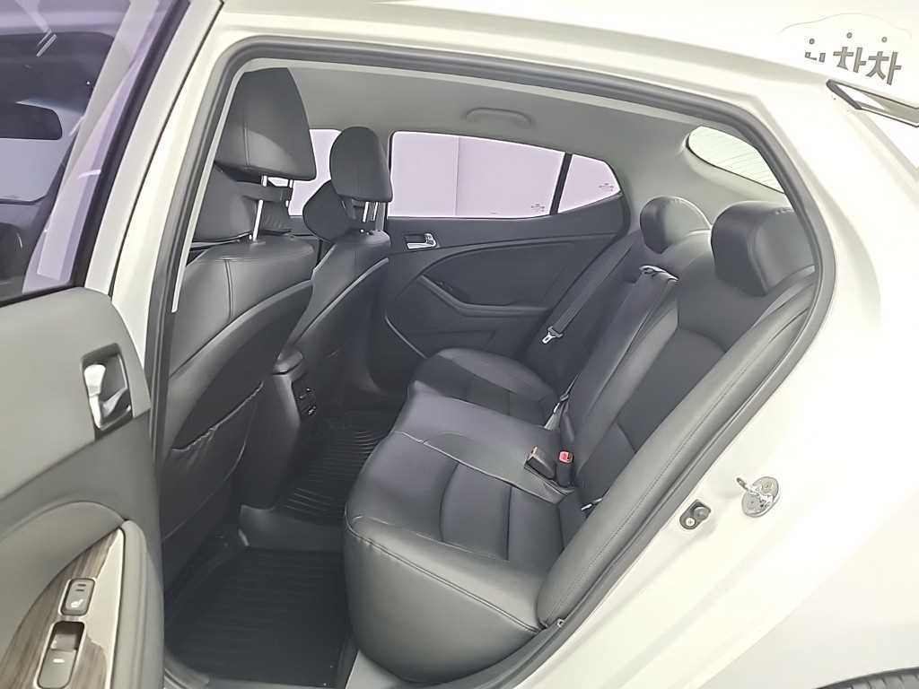 KIA K5 - Vista 12