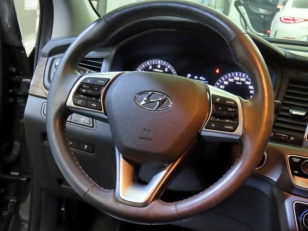 HYUNDAI Sonata - Vista 8