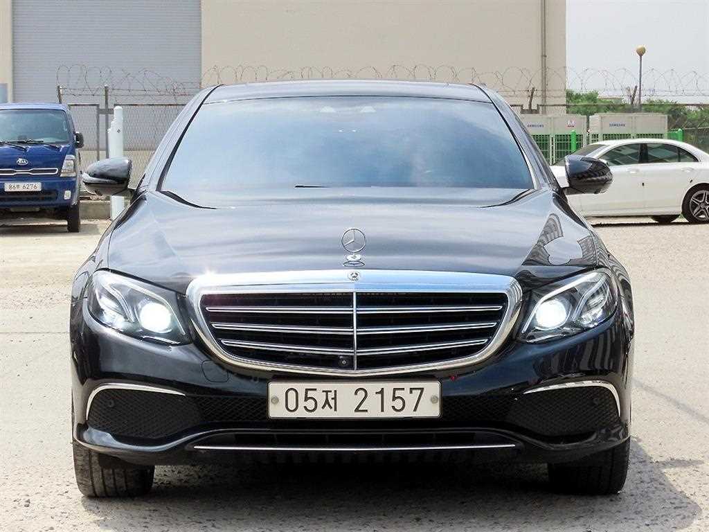Mercedes Benz E class 2018 Negro - Importación desde Corea - HF Imports Iquique - Foto 1