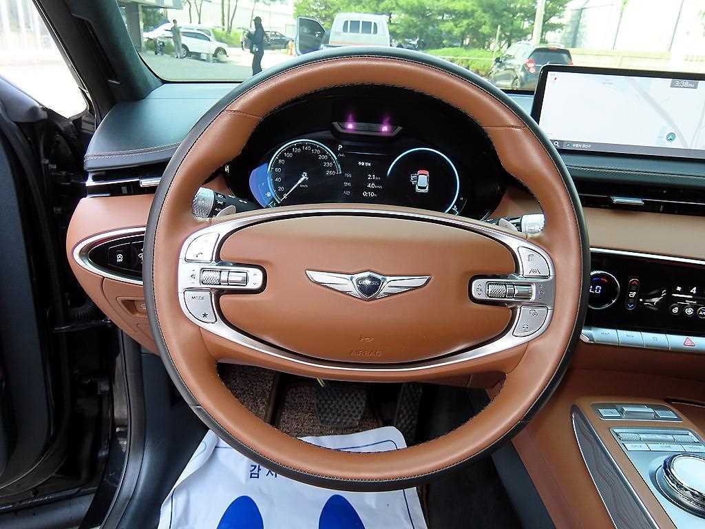 Genesis GV70 - Vista 8