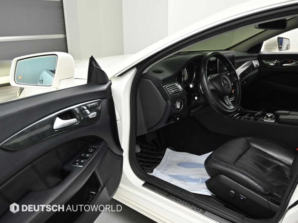 Mercedes Benz CLS Class - Vista 11
