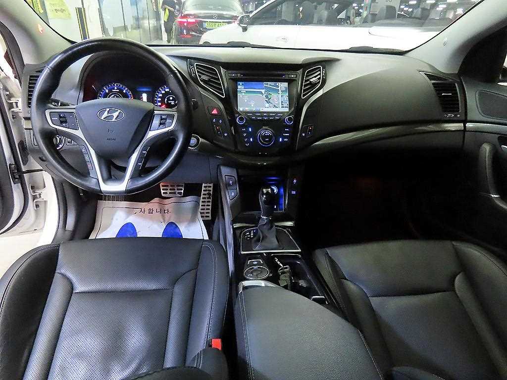 HYUNDAI i40 - Vista 10