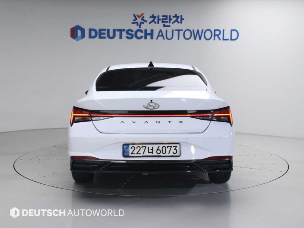 HYUNDAI Avante - Vista 4