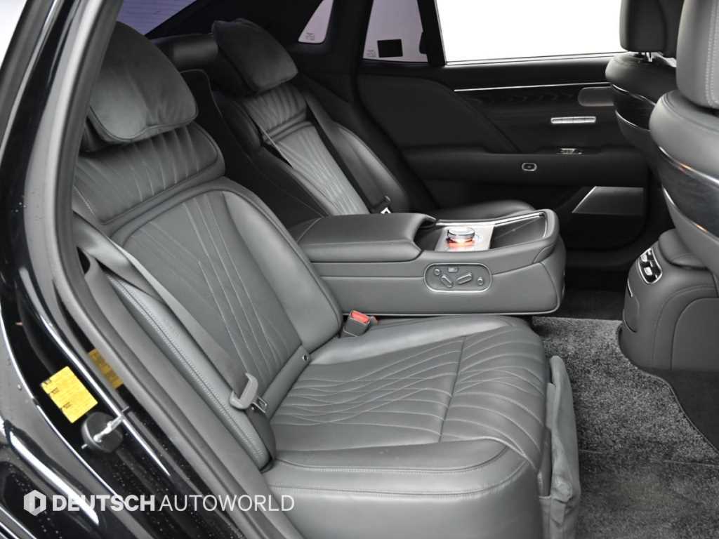 Genesis G90 - Vista 12