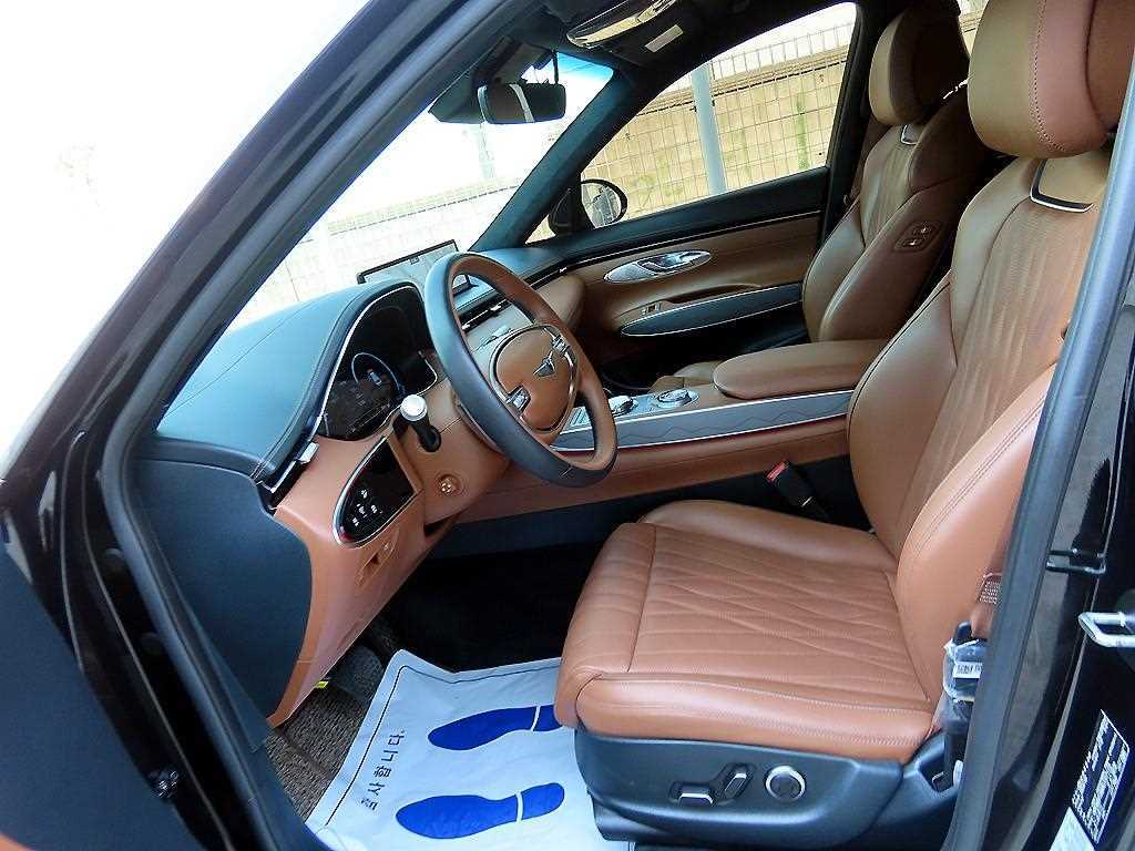 Genesis GV70 - Vista 5