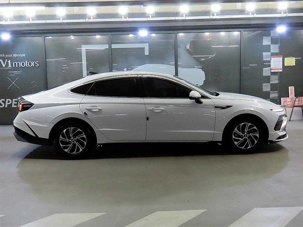 HYUNDAI Sonata - Vista 3