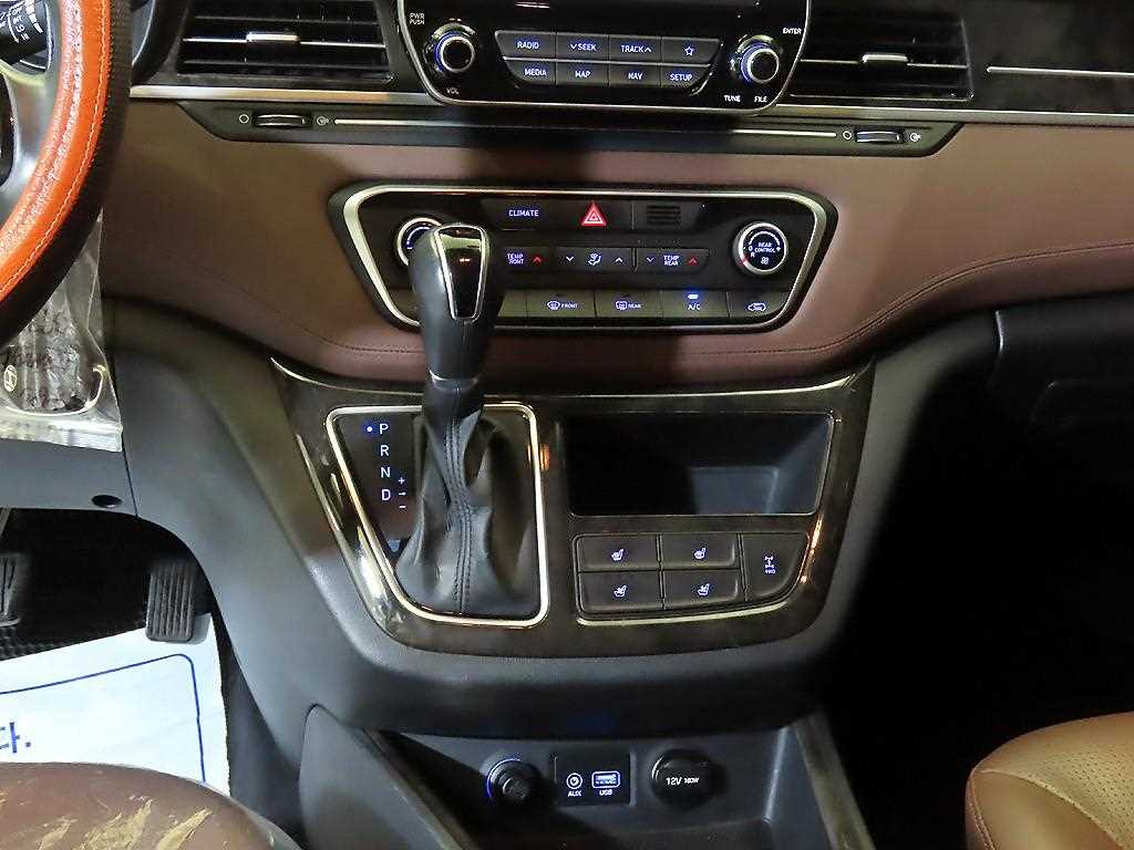 HYUNDAI Starex - Vista 12