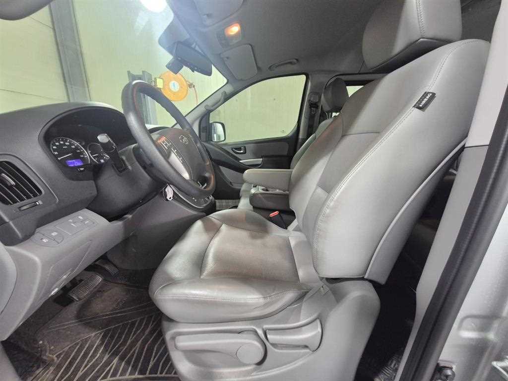 HYUNDAI Starex - Vista 9