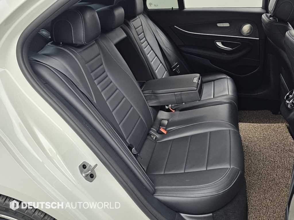 Mercedes Benz E class - Vista 12
