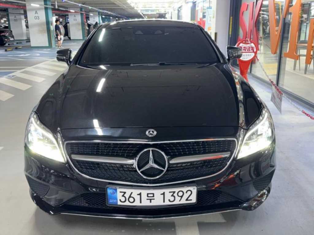 Mercedes Benz CLS Class - Vista 5