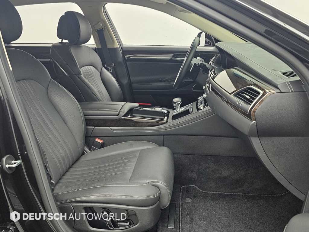 Genesis G90 - Vista 10