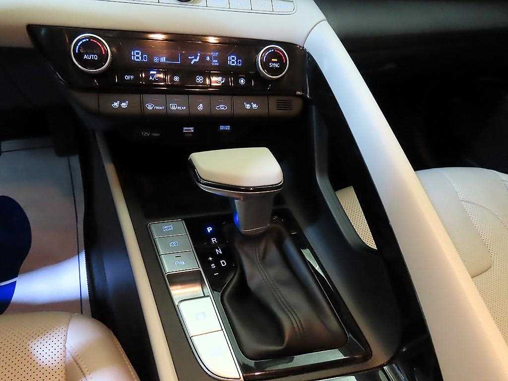 HYUNDAI Avante - Vista 12