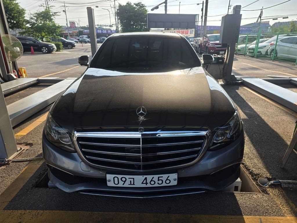 Mercedes Benz E class 2018 Gris - Importación desde Corea - HF Imports Iquique - Foto 1