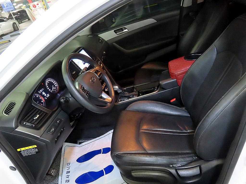 HYUNDAI Sonata - Vista 6