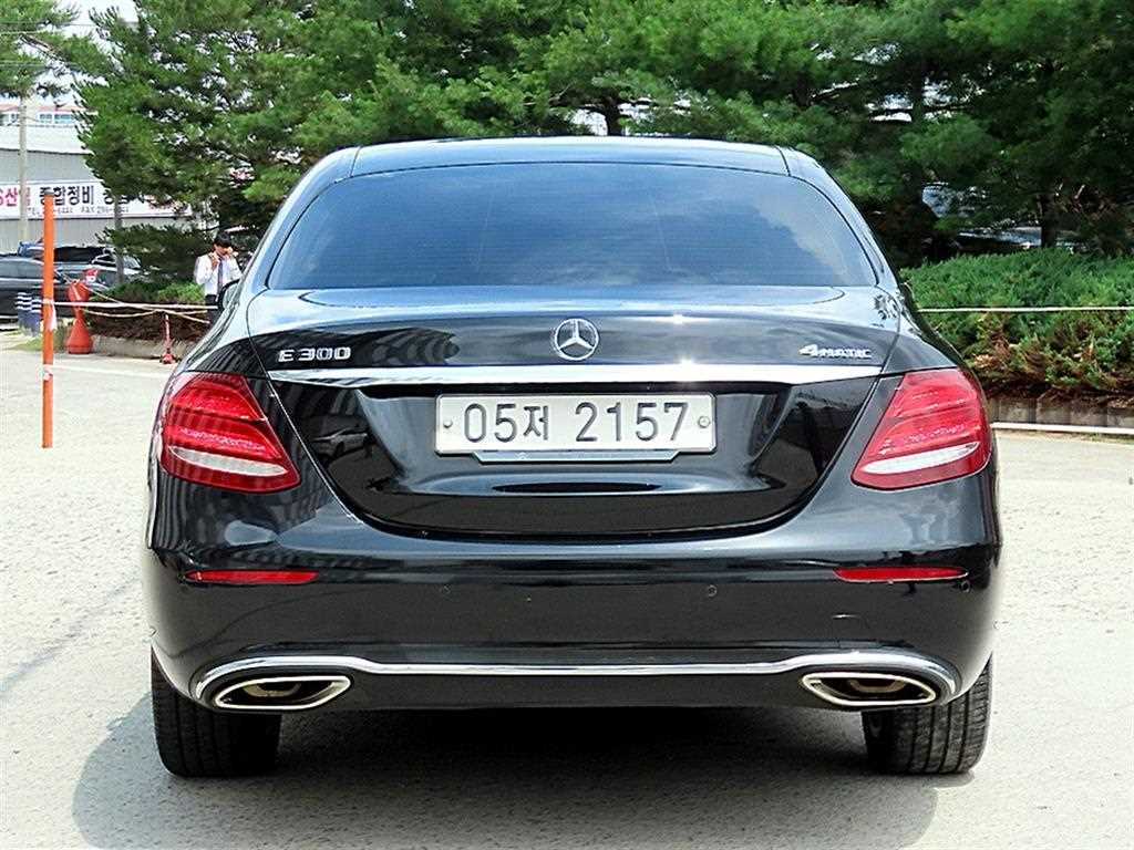 Mercedes Benz E class - Vista 4