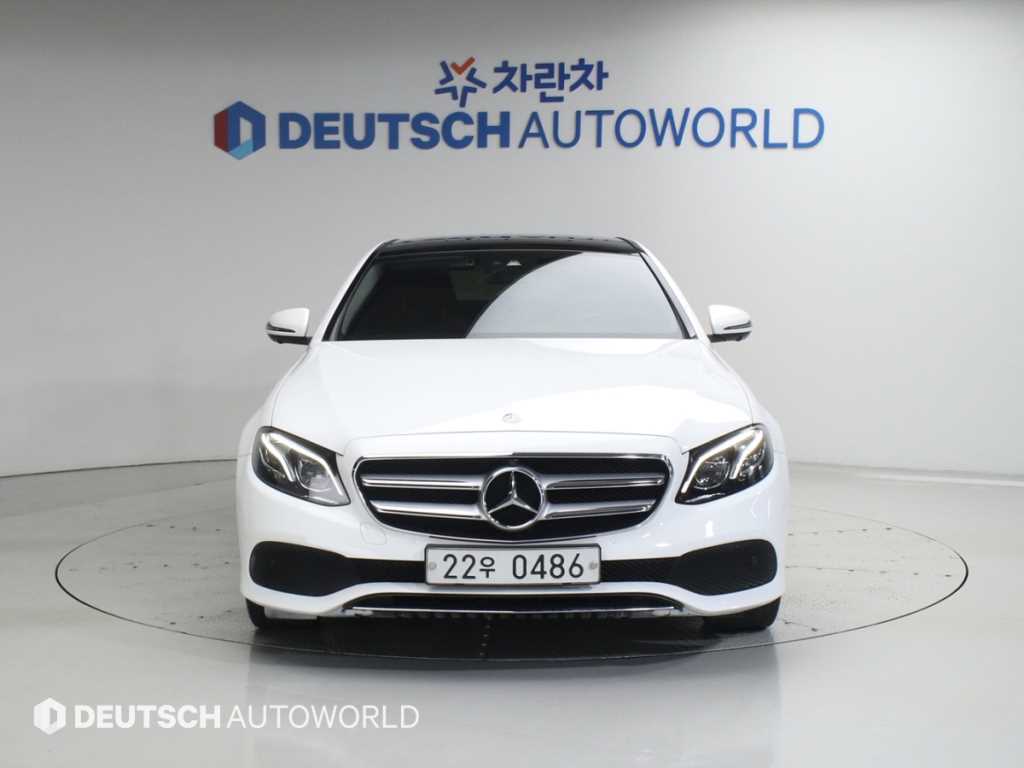 Mercedes Benz E class - Vista 3