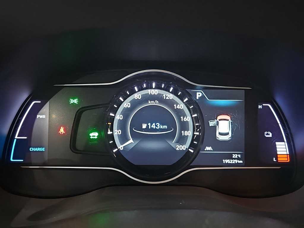HYUNDAI Kona - Vista 6