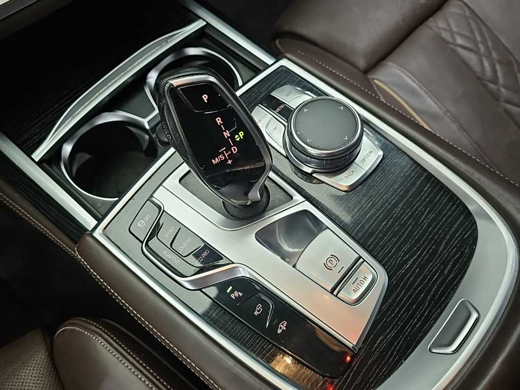BMW 7 Series - Vista 8