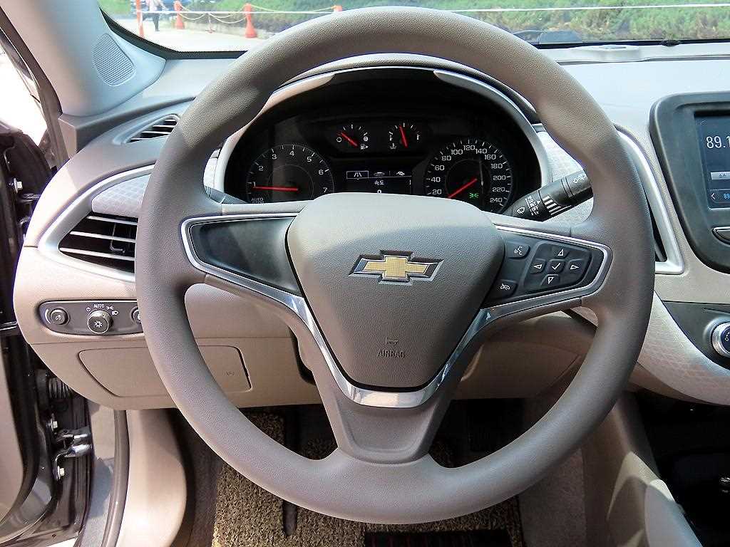 Chevrolet Malibu - Vista 8