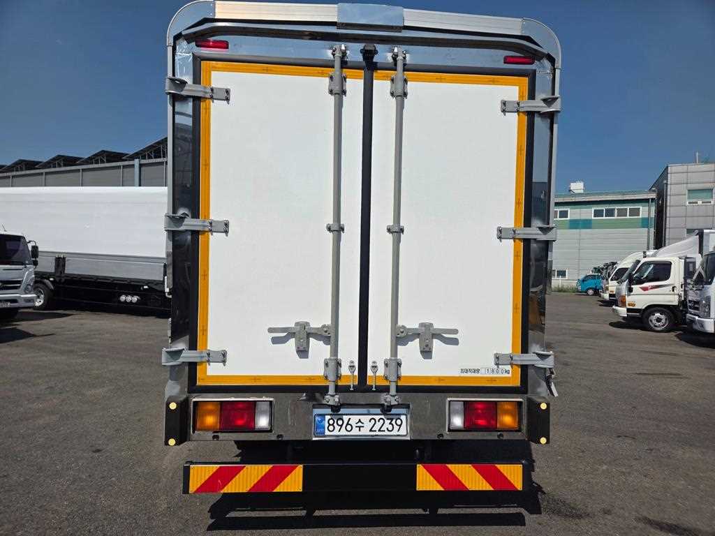 medium and large cargo truck - Vista 5