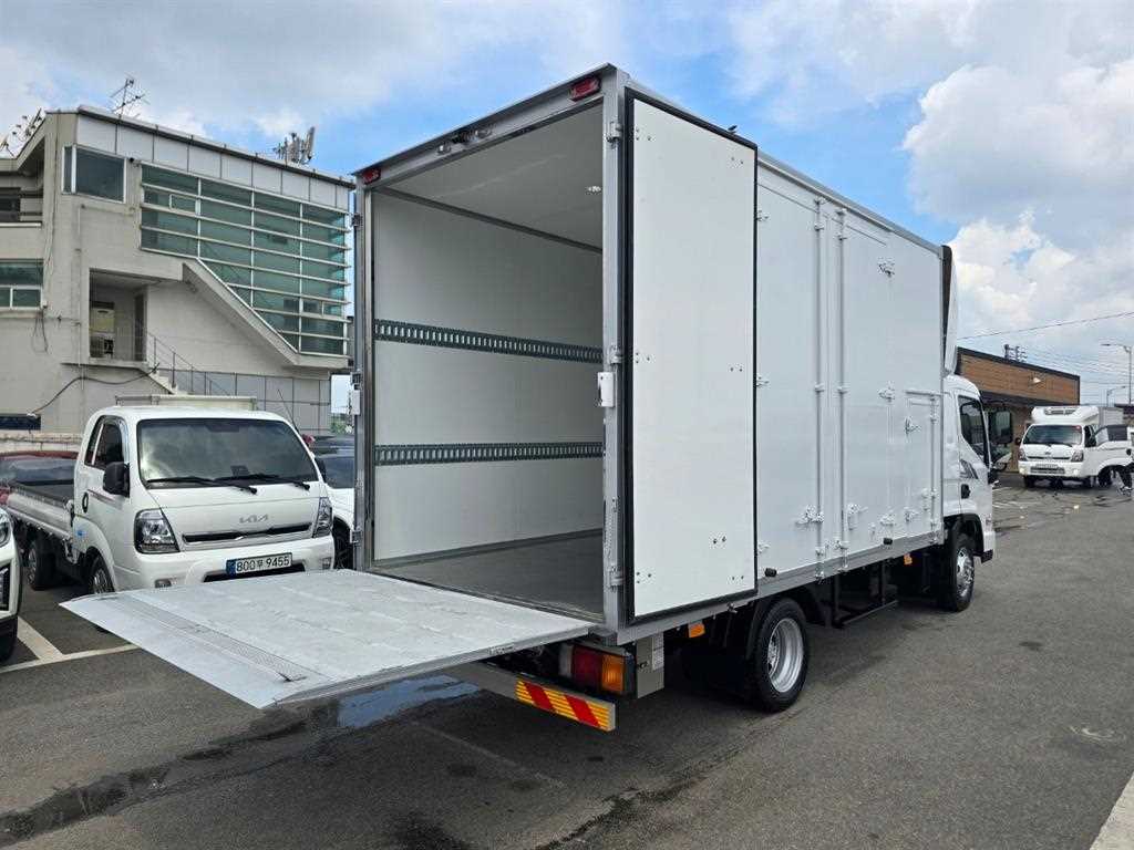 medium and large cargo truck - Vista 9