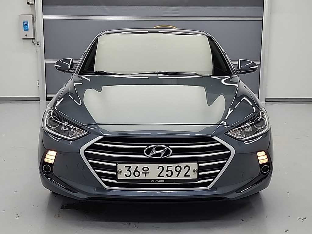 HYUNDAI Avante - Vista 2