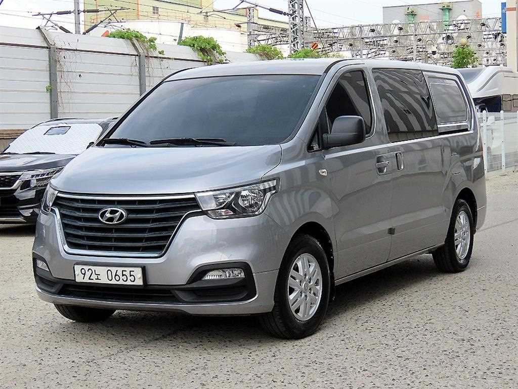 HYUNDAI Starex - Vista 2