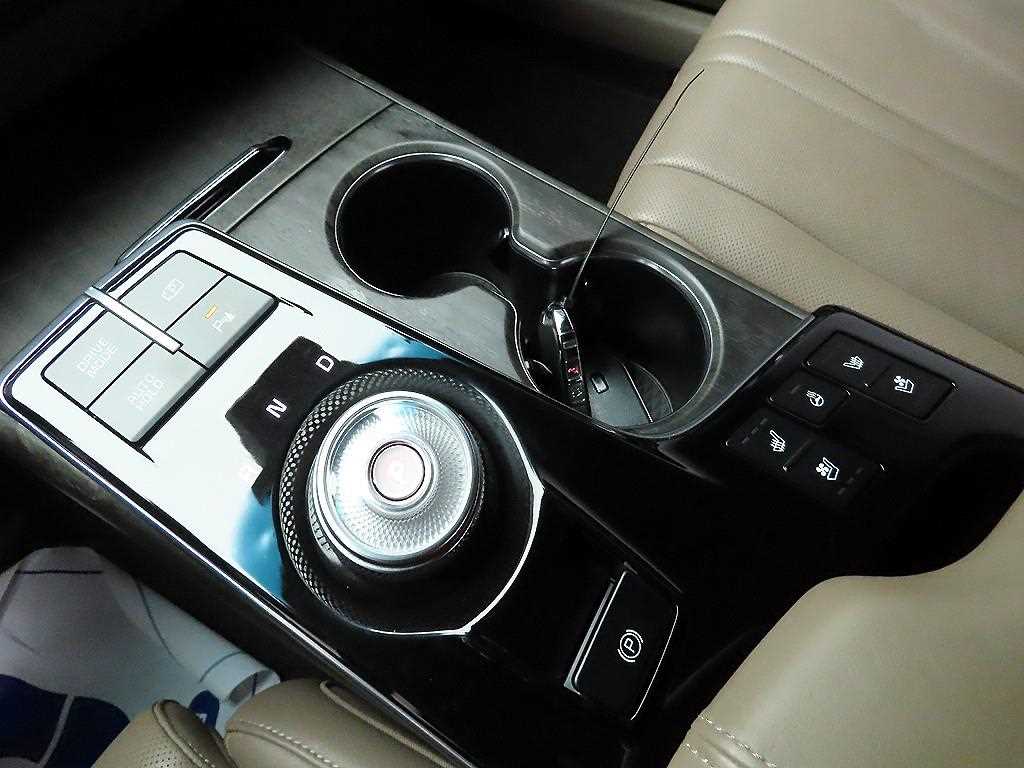 KIA K8 - Vista 10