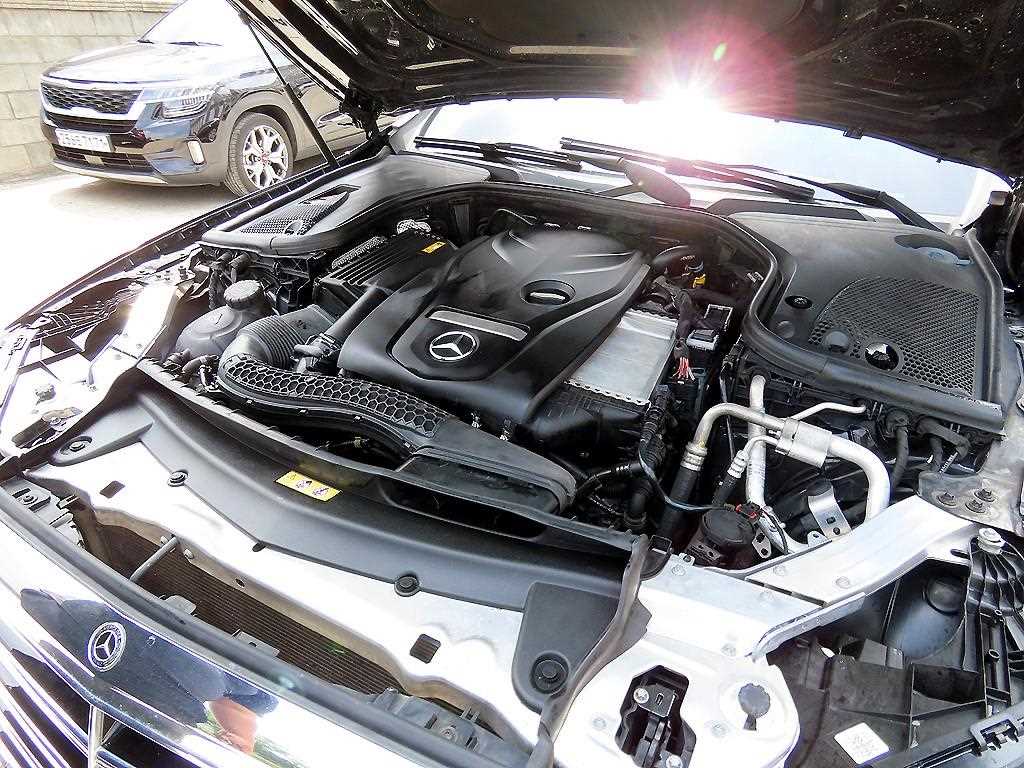 Mercedes Benz E class 2018 Negro - Importación desde Corea - HF Imports Iquique - Foto 19
