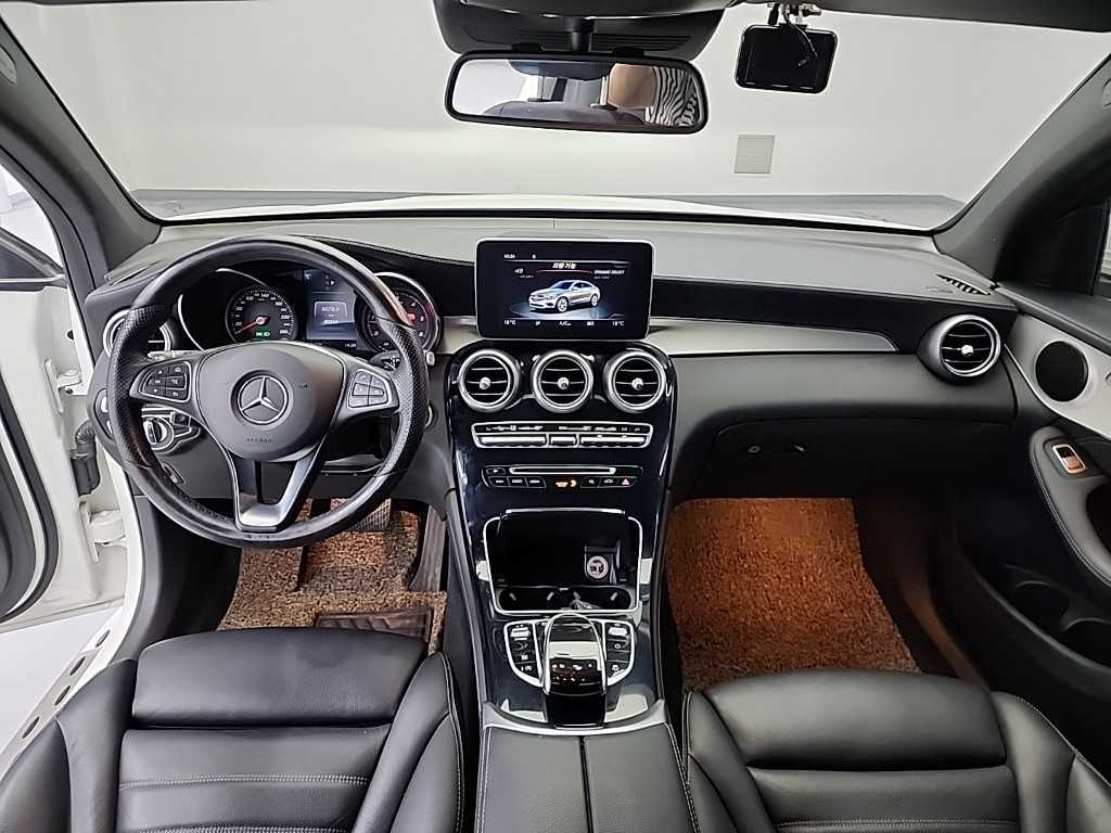 Mercedes Benz GLC Class - Vista 7